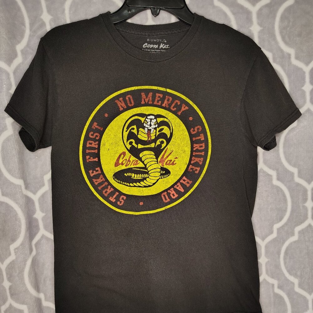 Cobra Kai Black T-Shirt 2021 100% Cotton T-Shirt Size Small